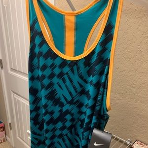 New nike top,size XL